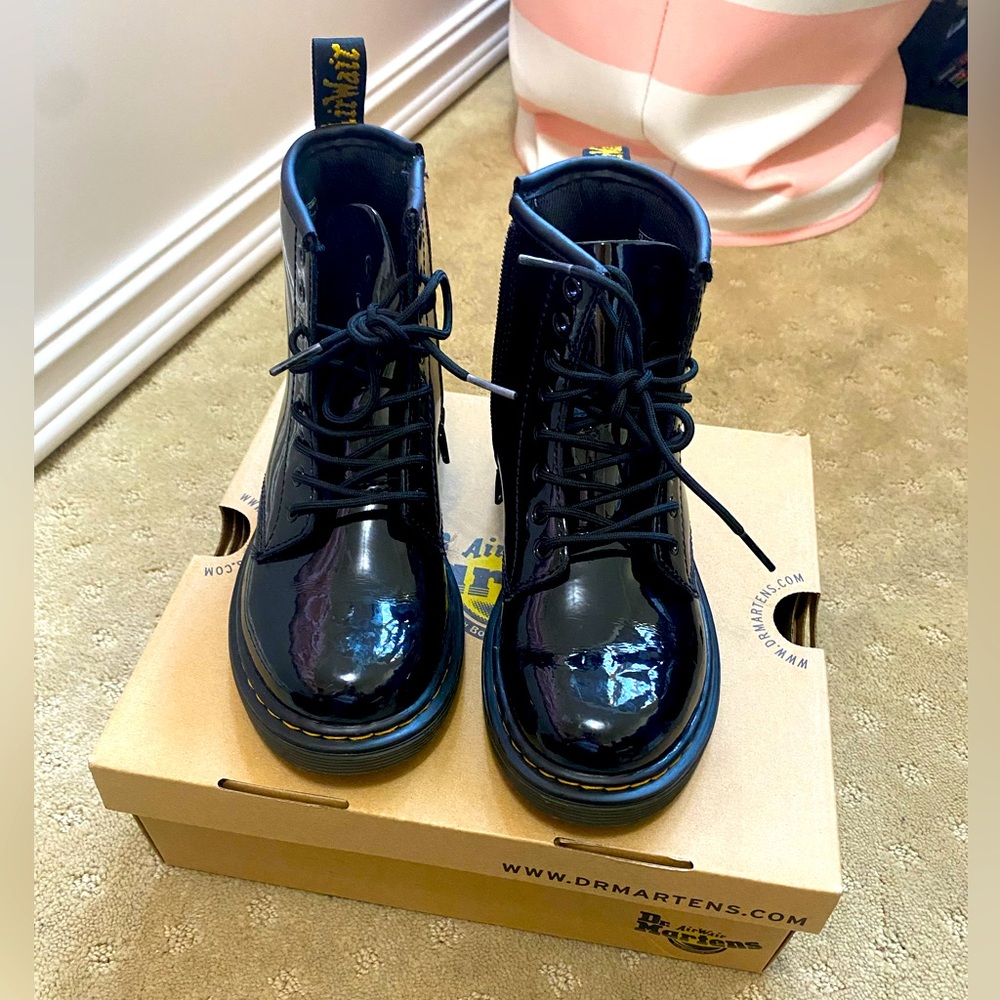 Girls size 1 Dr. Martens Boots 🥾 🖤